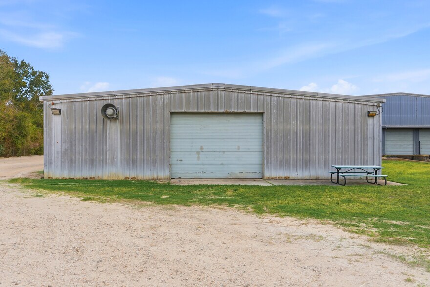 More Photos Of 13026 Rosecrest Dr, Houston Warehouse For Lease