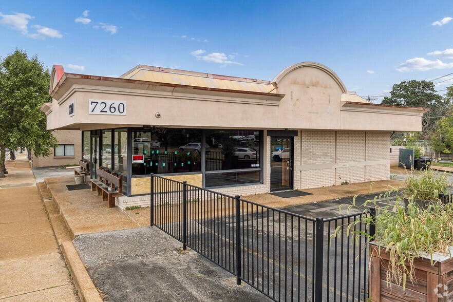 More Photos Of 7260 Manchester Rd, Maplewood Restaurant For Sale