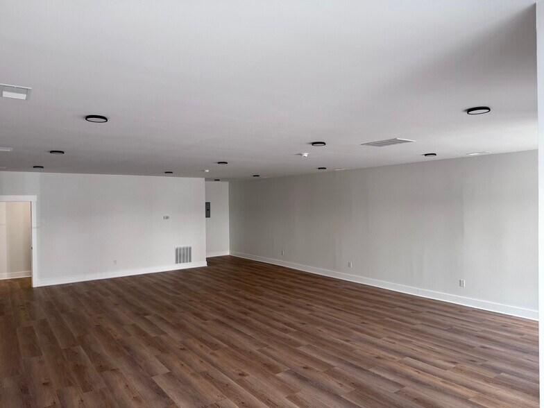 More Photos Of 118 McSween Ave, Newport Office For Sale