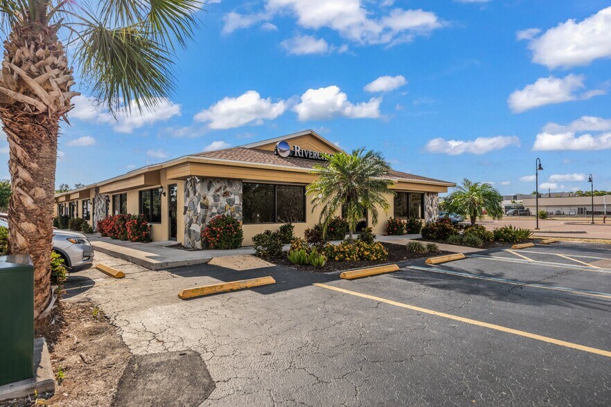 More Photos Of 406 N Indiana Ave, Englewood Medical For Sale