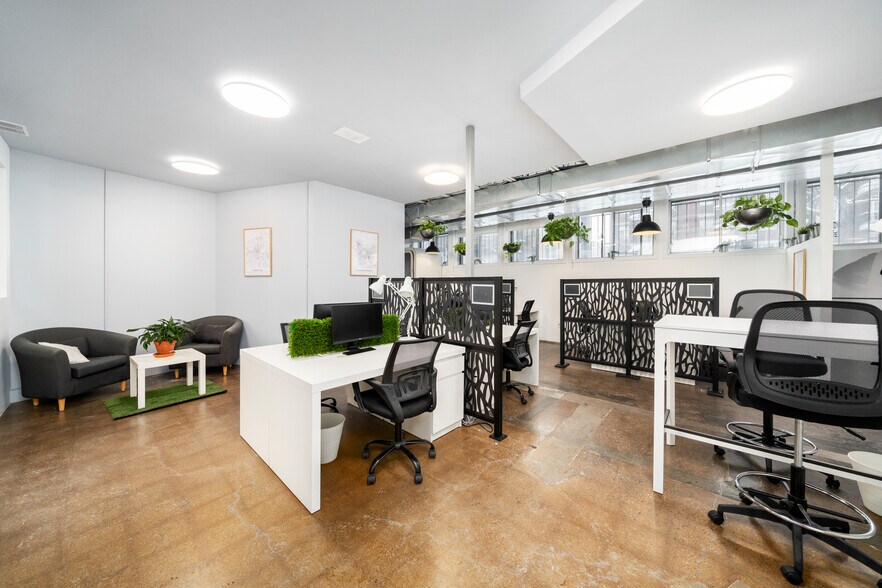 Primary Photo Of 880 Rue Roy E, Montréal Office For Lease