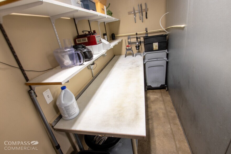 More Photos Of 1462 NE Cushing Dr, Bend General Retail For Lease