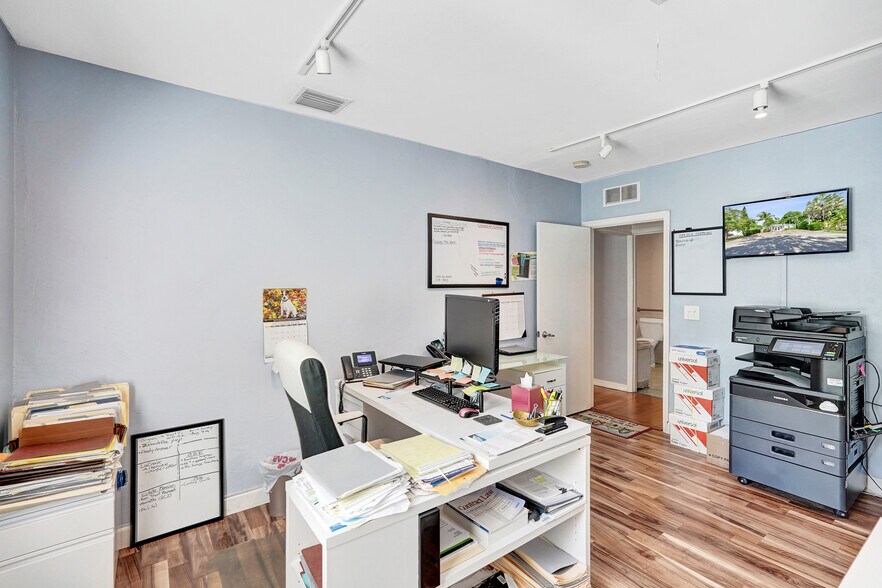 More Photos Of 423 SE 19th St, Fort Lauderdale Office Residential For Lease