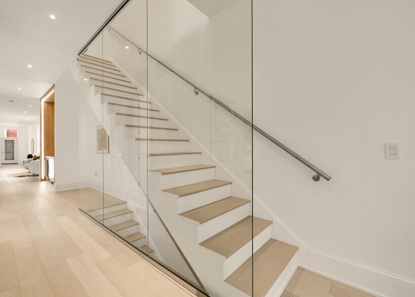 More Photos Of 329 8th St NE, Washington Office For Sale