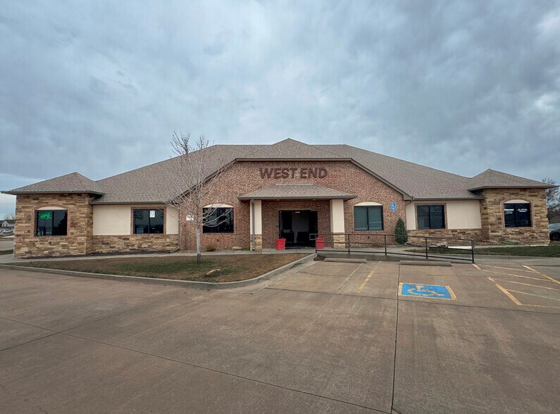 Primary Photo Of 10932 NW Expressway, Yukon Office For Sale