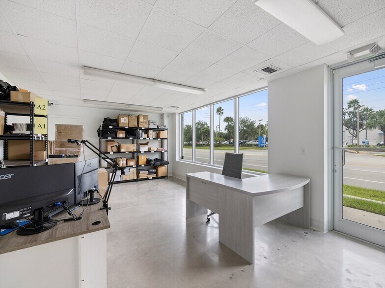 More Photos Of 675 US Highway 1, Vero Beach Warehouse For Lease