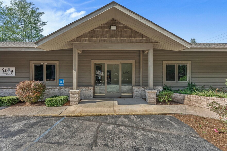 More Photos Of 3819 4 Mile Rd N, Traverse City Office For Sale