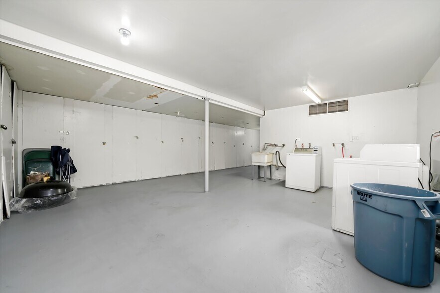 More Photos Of 1049 W Vermont Ave, Calumet Park Apartments For Sale