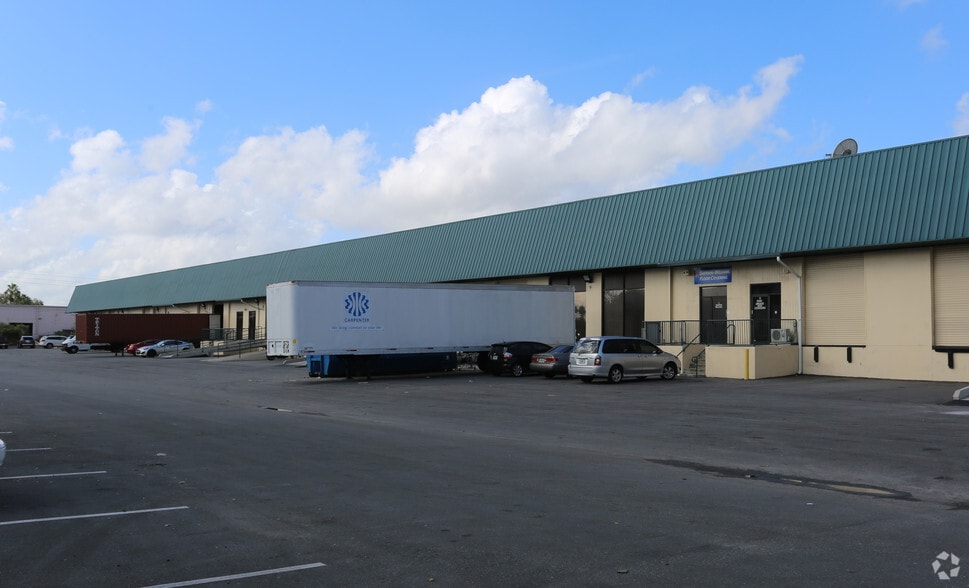 More Photos Of 4506 L B Mcleod Rd, Orlando Warehouse For Lease