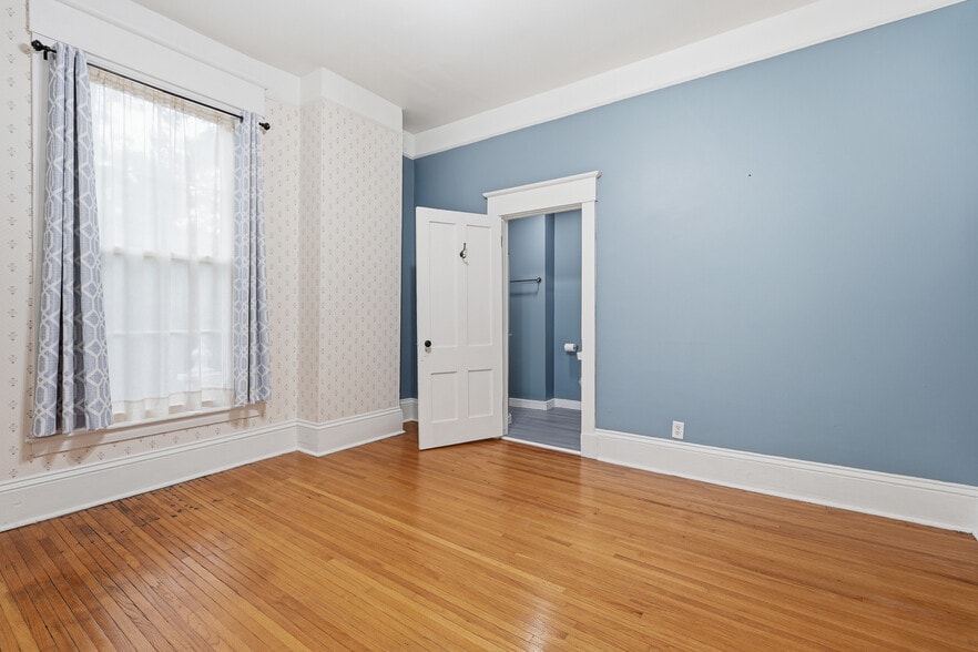 More Photos Of 2200 W Memorial Dr, Janesville Hospitality For Sale