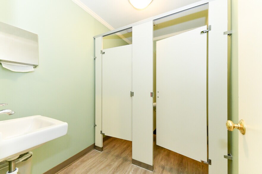 More Photos Of 1834 Banking St, Greensboro Office For Lease