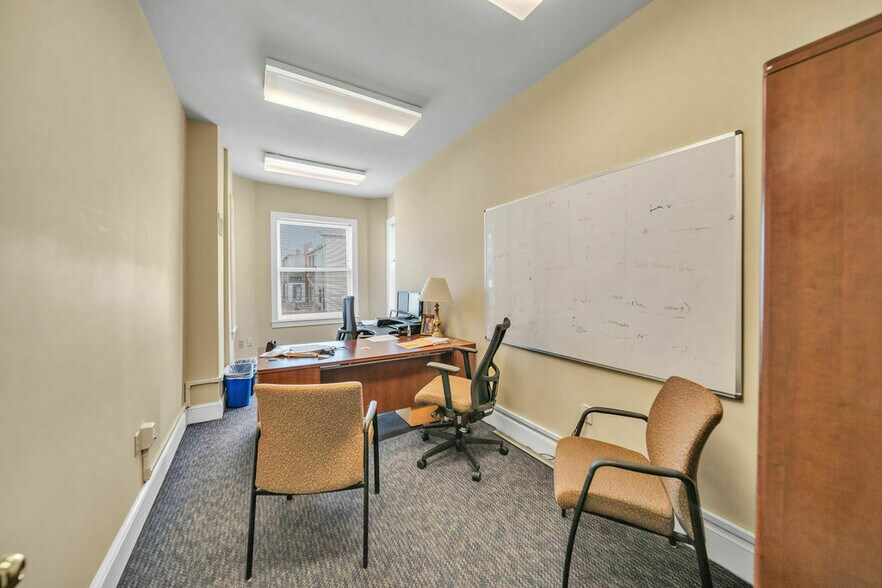 More Photos Of 319-321 D St NE, Washington Office For Lease