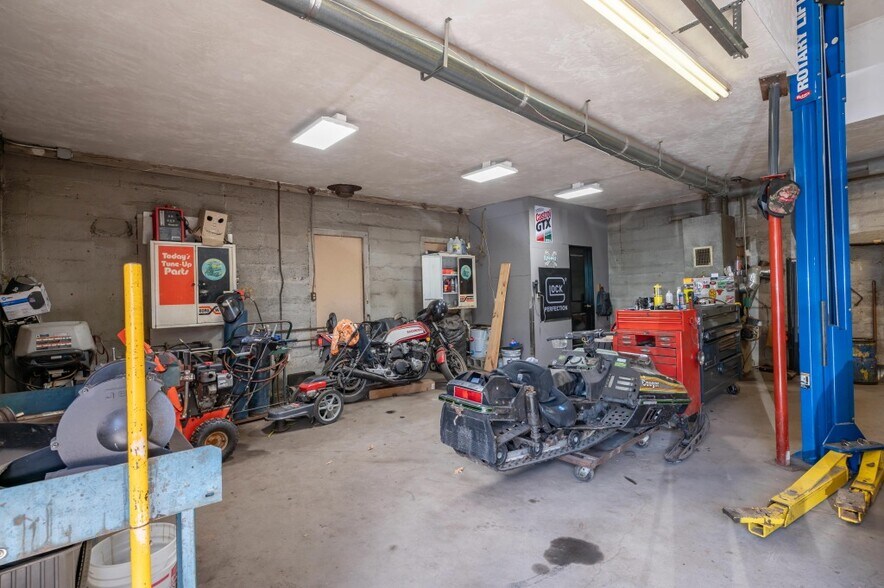 More Photos Of 54 Lowell Rd, Hudson Auto Repair For Sale