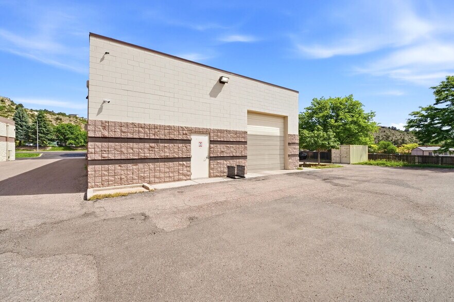 More Photos Of 949 Elkton Dr, Colorado Springs Warehouse For Lease