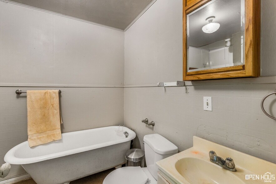 More Photos Of 1915 Kemp Blvd, Wichita Falls Office For Sale