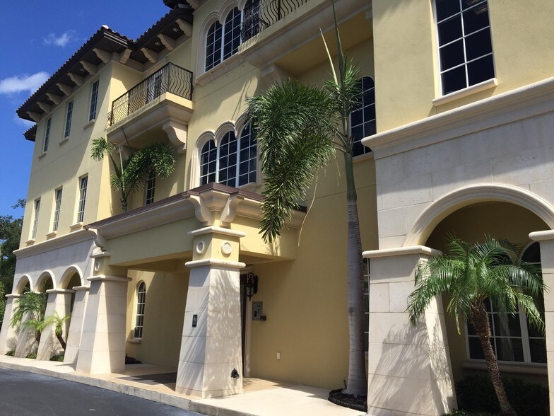 More Photos Of 2639 Fruitville Rd, Sarasota Medical For Lease