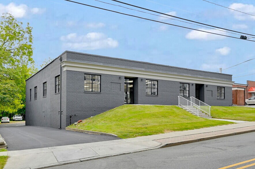 Primary Photo Of 4 Union Pl, Newton Flex For Lease