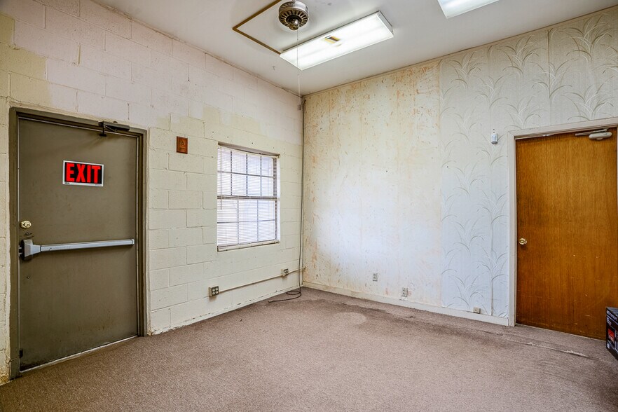 More Photos Of 20 Arroyo Cuyamungue Rd, Santa Fe Warehouse For Sale