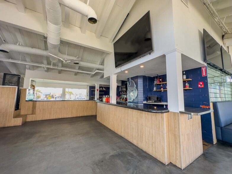 More Photos Of 2406 Newport Blvd, Newport Beach Restaurant For Lease