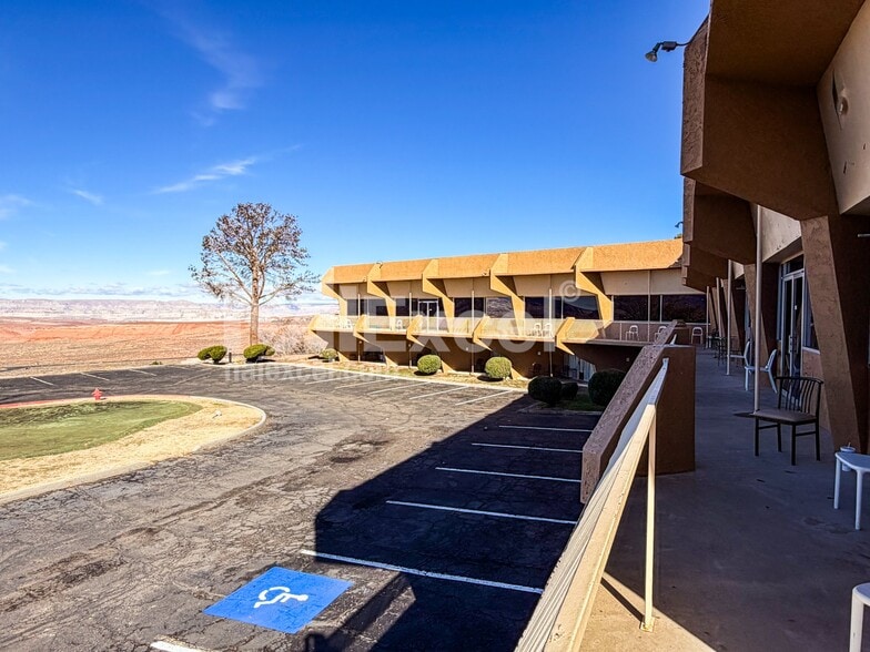 More Photos Of 287 N Lake Powell Blvd, Page Hotel For Sale
