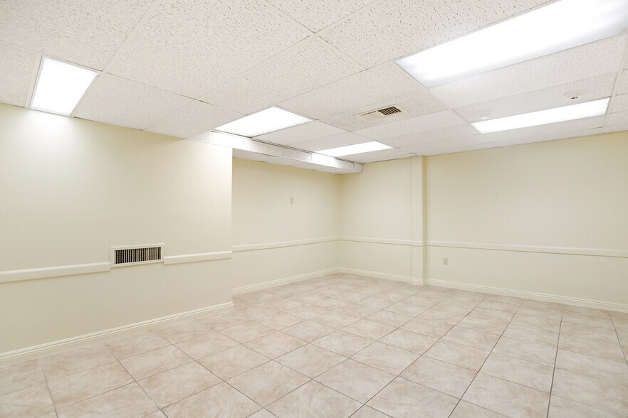More Photos Of 1111 W Town and Country Rd, Orange Business Park For Lease