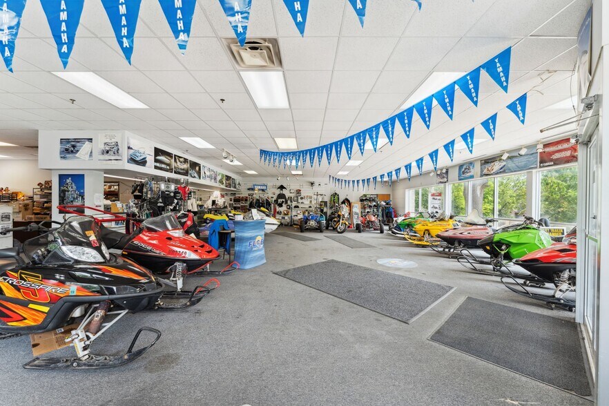 More Photos Of 4388 Shoreline Dr, Spring Park Storefront Retail Office For Sale