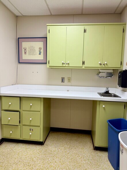 More Photos Of 906 Sixth Ave, Picayune Office For Sale