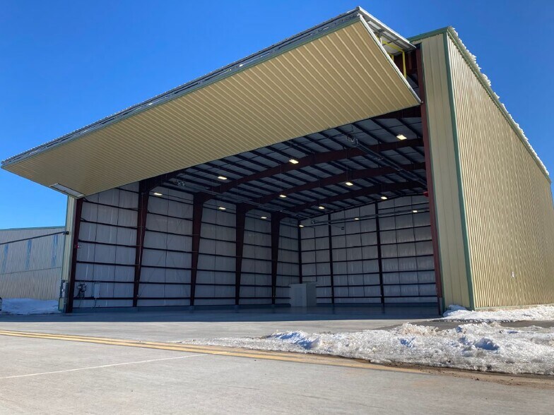 Primary Photo Of 540 Airport St, Gypsum Airplane Hangar For Sale