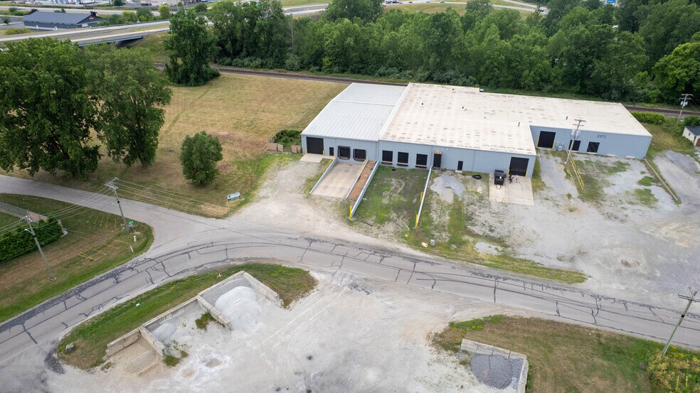 More Photos Of 2371 N Rainbow Dr, Warsaw Warehouse For Lease