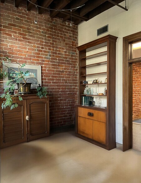 More Photos Of 328 Lafayette St, New Orleans Loft Creative Space For Sale