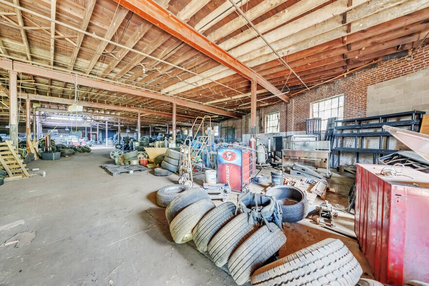 More Photos Of 305 W Trigg Ave, Memphis Warehouse For Sale