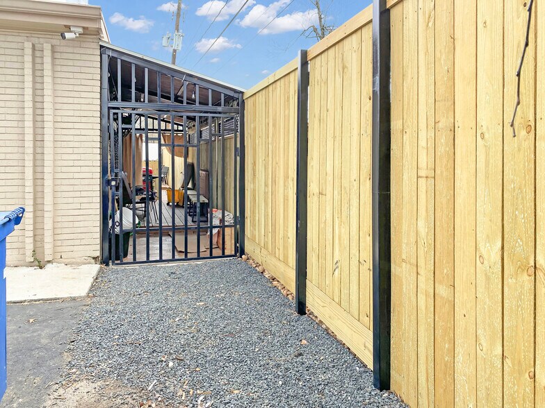 More Photos Of 7640 Bellfort St, Houston Freestanding For Lease