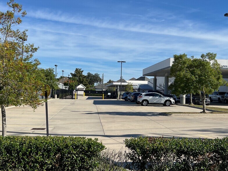 More Photos Of 1425 Airline Dr, Metairie Office For Sale