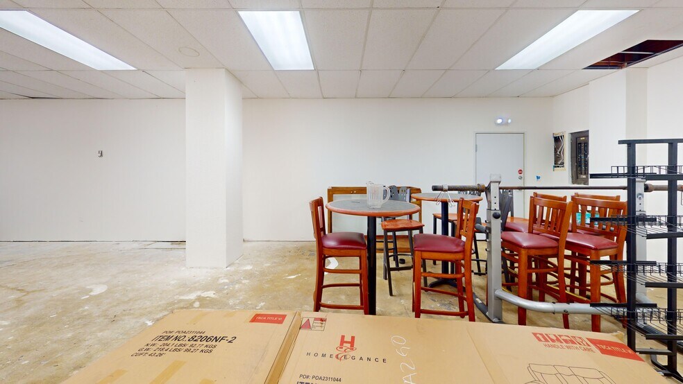 More Photos Of 100-114 W Wishkah St, Aberdeen General Retail For Lease