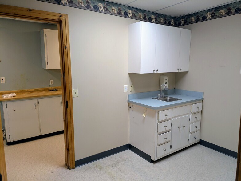 More Photos Of 1001 Greenville Hwy, Hendersonville Medical For Sale