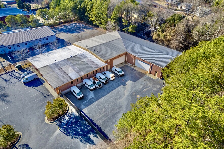 More Photos Of 200 Grayson Industrial Pky, Grayson Warehouse For Lease