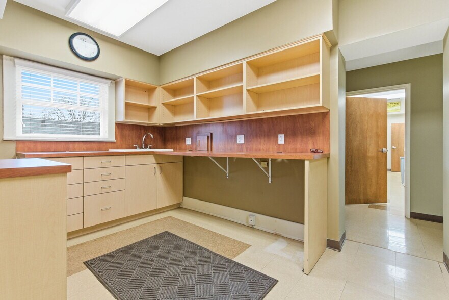More Photos Of 3208 College Dr, Louisville Office For Sale