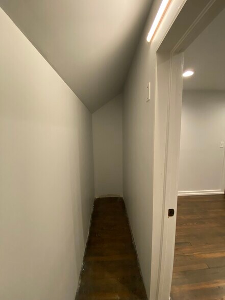 More Photos Of 2605 Westwood Dr, Nashville Showroom For Lease