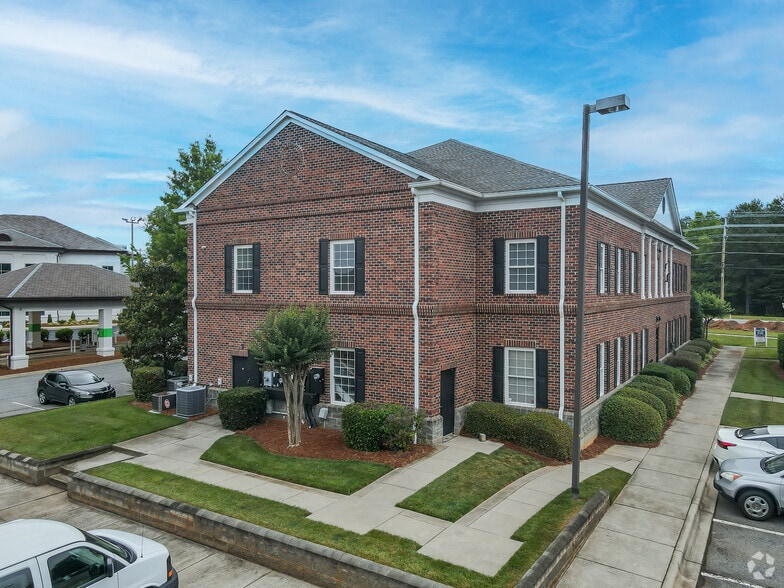 More Photos Of 18809 W Catawba Ave, Cornelius Medical For Lease