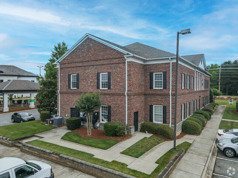More Photos Of 18809 W Catawba Ave, Cornelius Medical For Lease