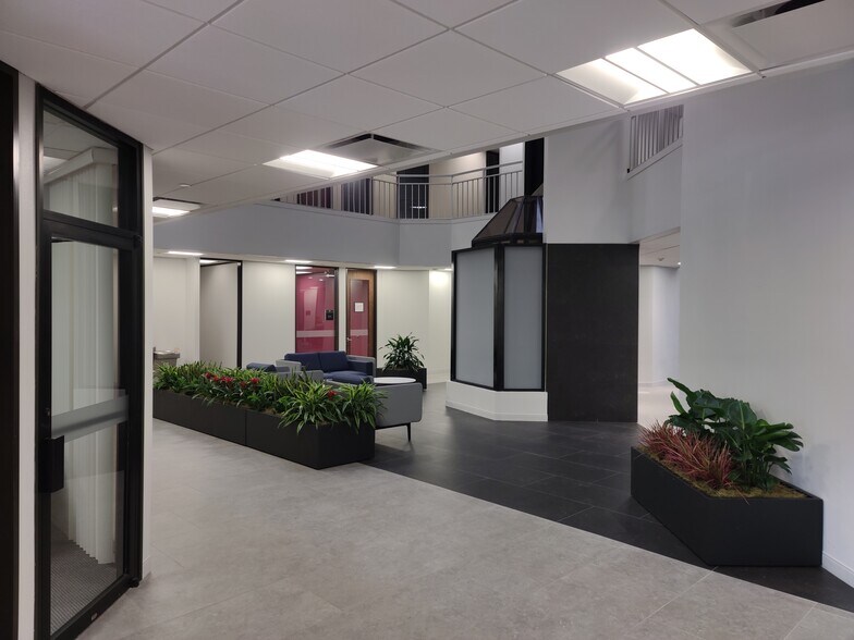 More Photos Of 18333 Egret Bay Blvd, Houston Office For Lease