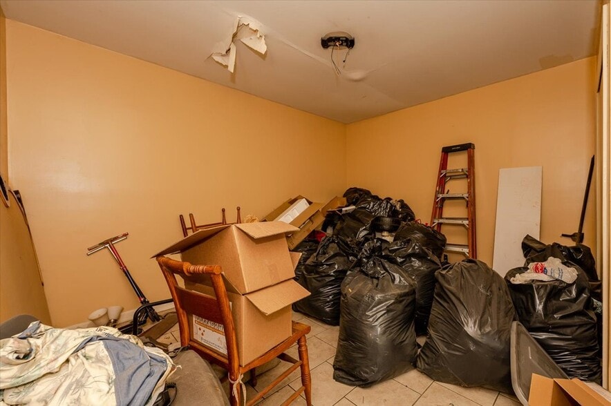 More Photos Of 21-23 W Jamaica Ave, Valley Stream Flex For Sale
