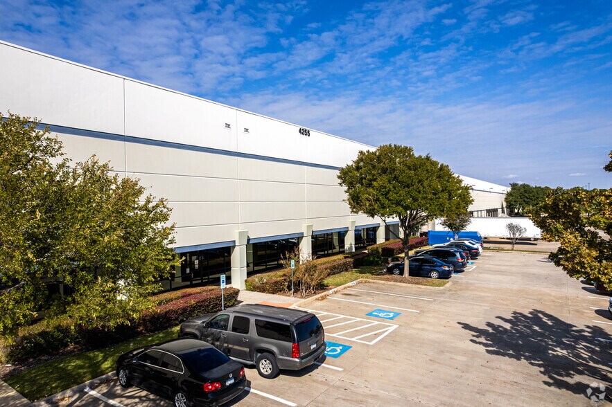 Primary Photo Of 4255 Patriot Dr, Grapevine Warehouse For Lease