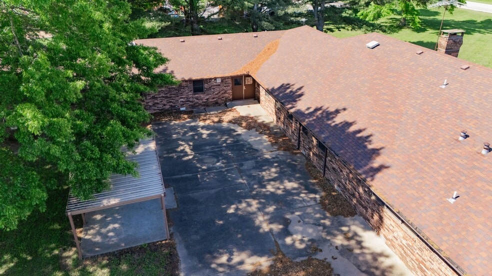 More Photos Of 807 N Briarwood Dr, Bolivar Assisted Living For Sale