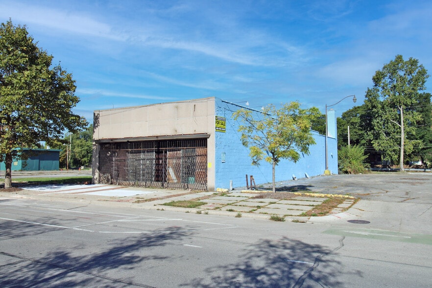 14313 E Jefferson Ave  