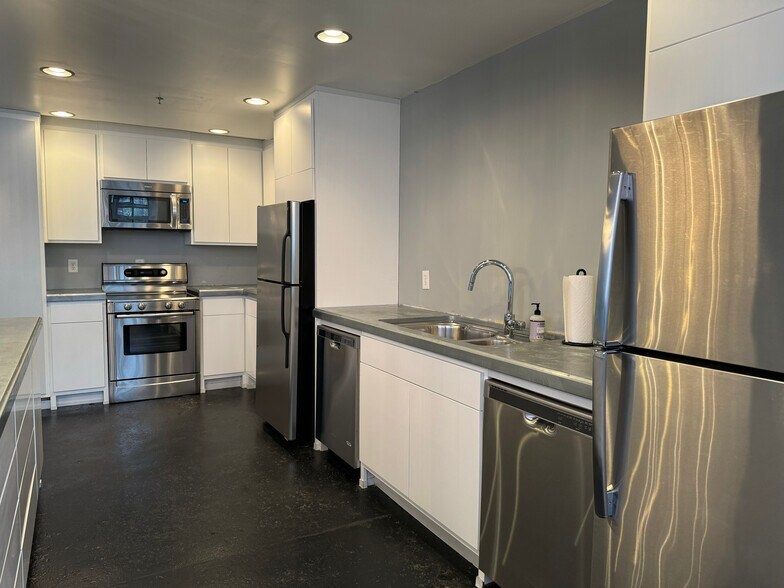 More Photos Of 887 W Marietta St NW, Atlanta Loft Creative Space For Lease
