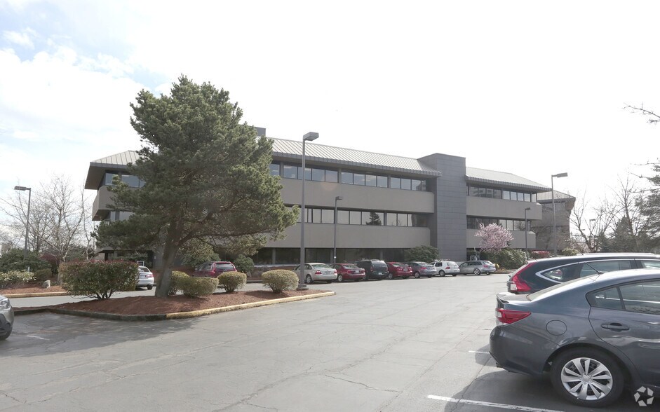 More Photos Of 16300 Christensen Rd, Tukwila Office For Lease