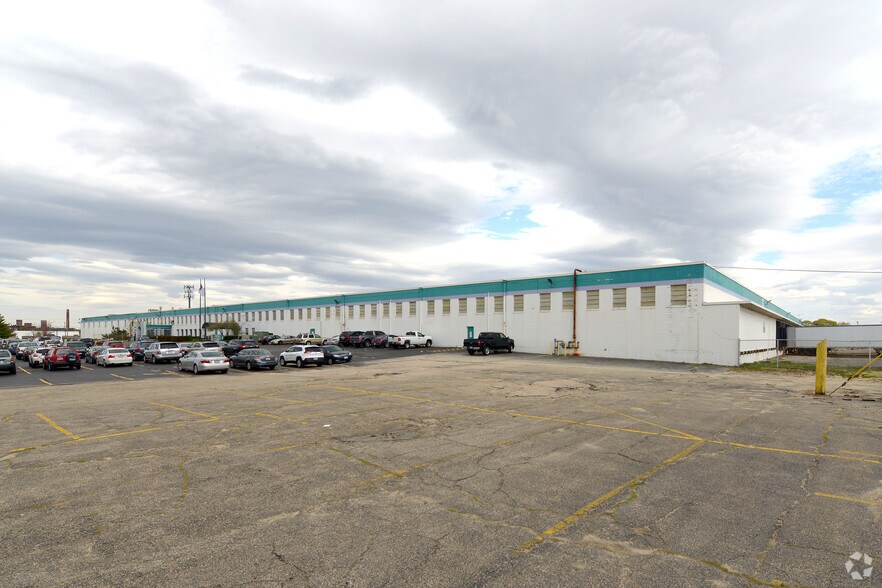 More Photos Of 60 Delta Dr, Pawtucket Warehouse For Lease