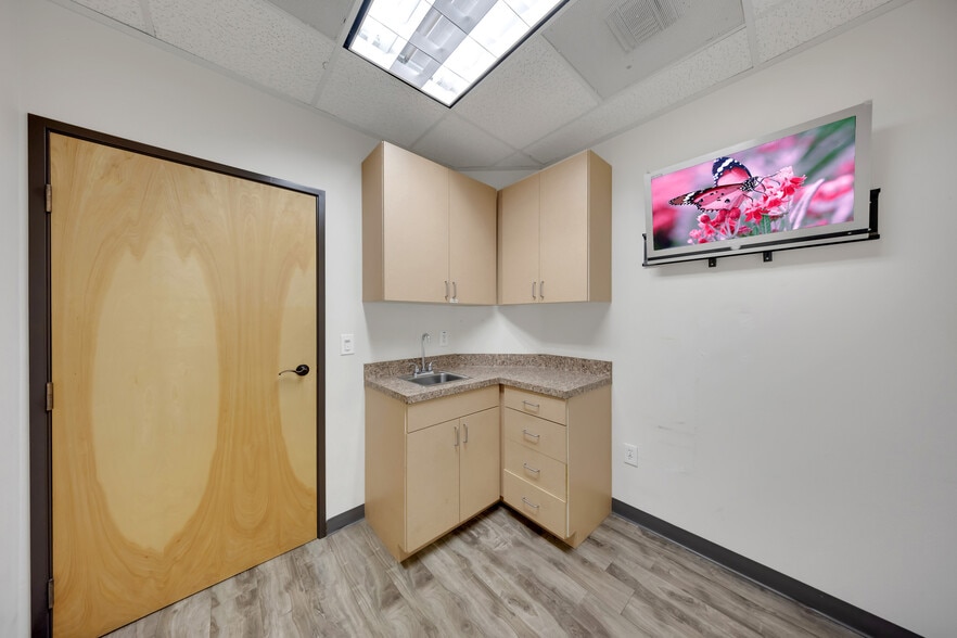 More Photos Of 408 S Beach Blvd, Anaheim Medical For Sale