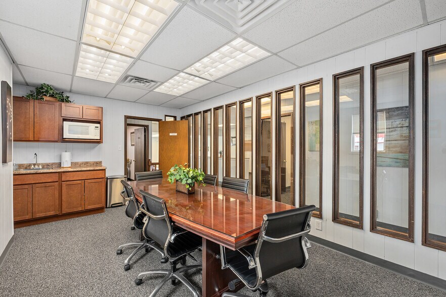 More Photos Of 813 E Lincolnway, Cheyenne Office For Sale